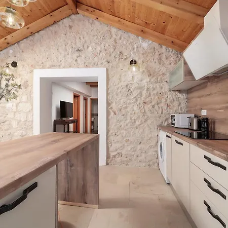 Meladonia - Luxury Molat