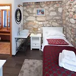 Meladonia - Luxury