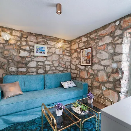 Meladonia - Luxury Molat